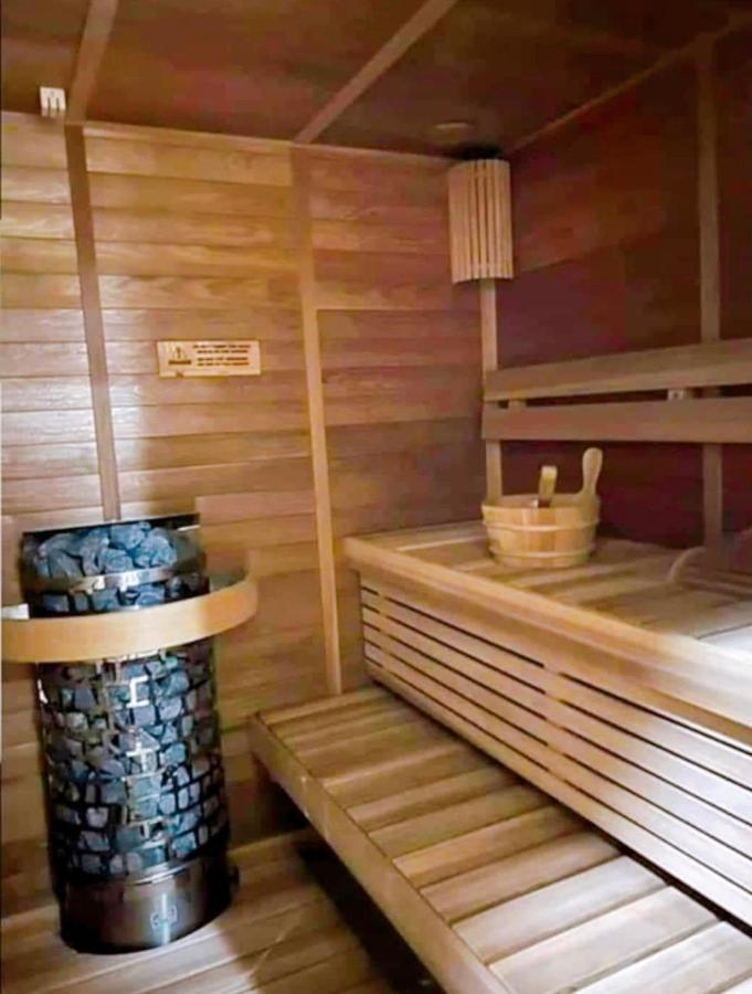 Luxury Suites At Brenthill バギオ エクステリア 写真